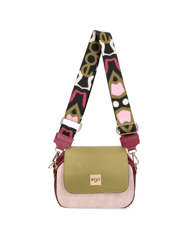 Bag with interchangeable flaps